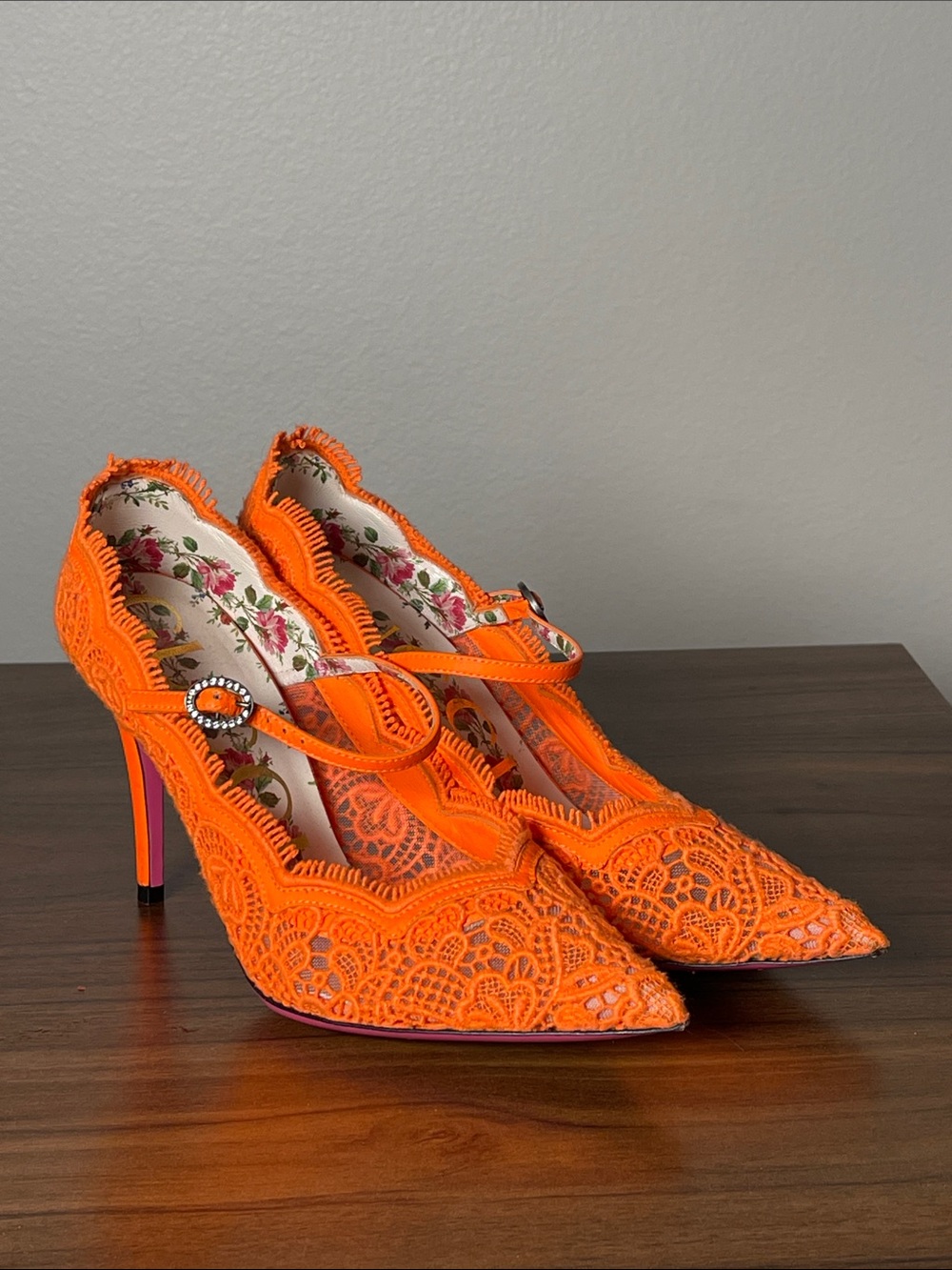 Gucci Bright Orange Lace Pointed-Tor Heels